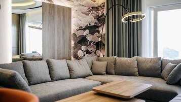 Panoramic Apartment, 2 Bedrooms, Sea View | Living area