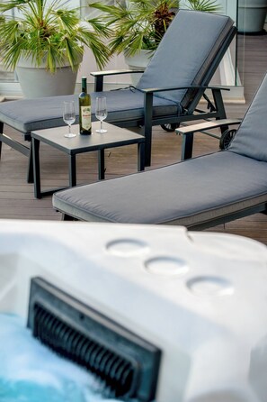 Panoramic-Apartment, 2 Schlafzimmer, Meerblick | Terrasse/Patio