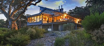 Sydney View - 70km from Sydney; 1000km from care!