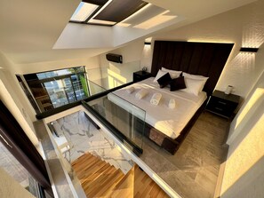 尊尚套房 | 迷你吧、書桌、免費 Wi-Fi、床單