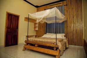 Escritorio, espacio para trabajar con un portátil, wifi gratis