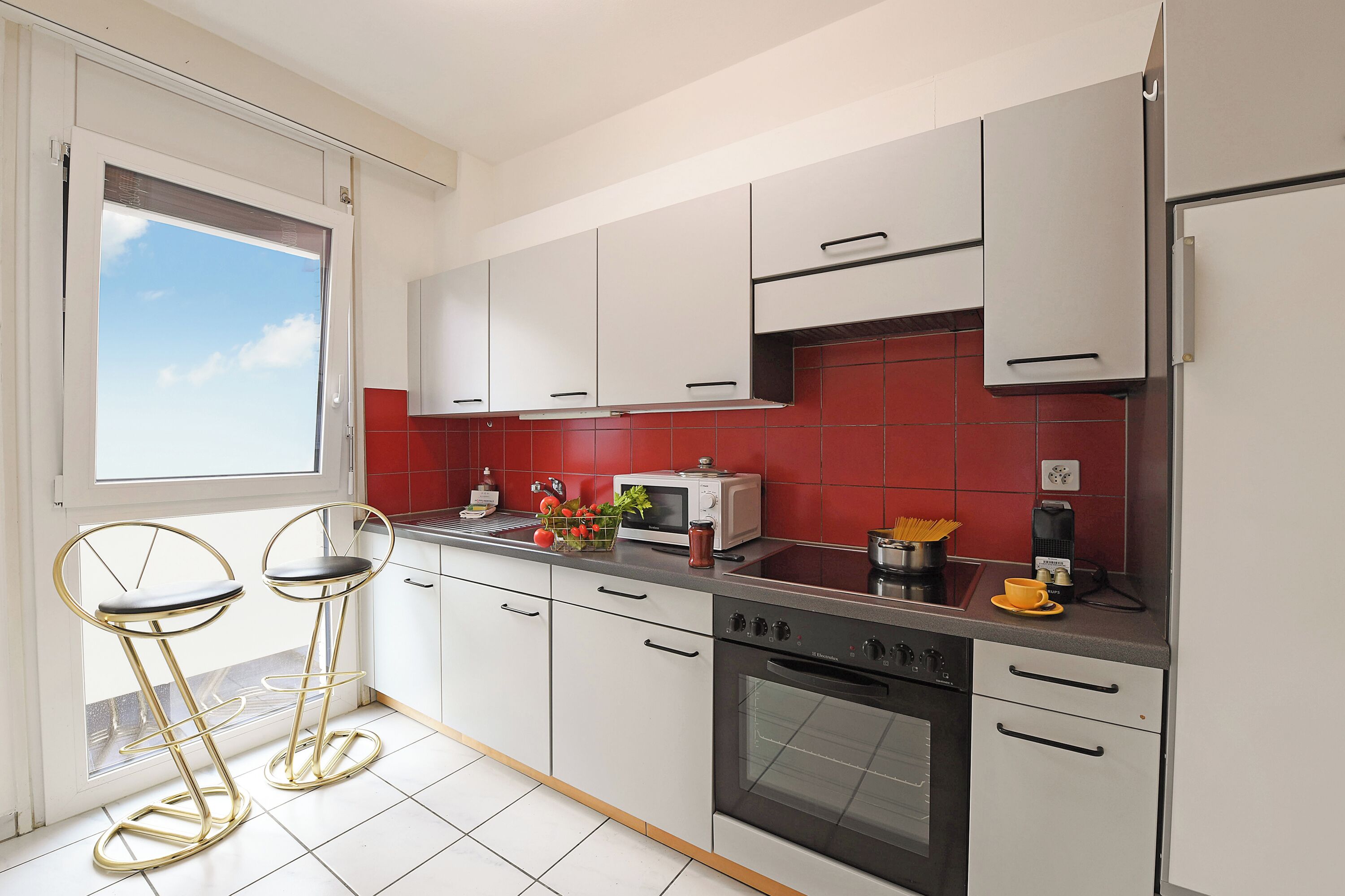 Family Apartment, Multiple Bedrooms (Imbarcadero apartment) | Private kitchen | Fridge, oven, stovetop, coffee/tea maker