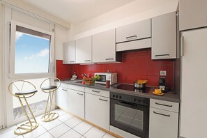 Family Apartment, Multiple Bedrooms (Imbarcadero apartment) | Private kitchen | Fridge, oven, stovetop, coffee/tea maker - Imbarcadero apartment (Locarno)