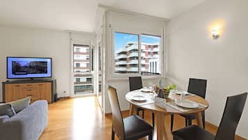 Apartament familiar, diversos dormitoris (Imbarcadero apartment) | Servei de restauració