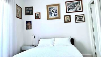 3 quartos, escrivaninha, ferros/tábuas de passar roupa