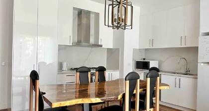 Light filled Inner City Home Convenient Parking