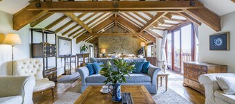 The Old Piggeries - sleeps 7 guests  in 4 bedrooms