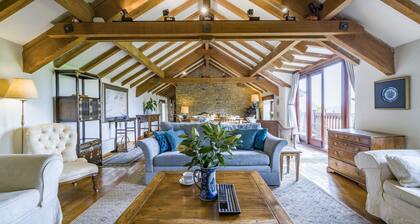 The Old Piggeries - sleeps 7 guests in 4 bedrooms