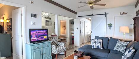 Una Smart TV, un reproductor de DVD