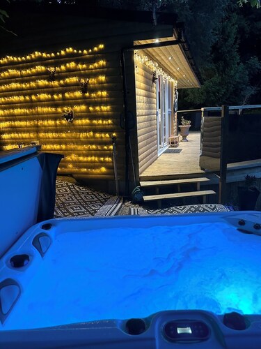 Unique Lodge in Orchard for Couples With hot tub on Request to Allow Preparation