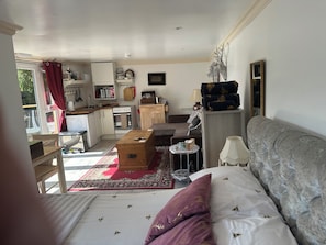 1 bedroom, iron/ironing board, WiFi, bed sheets - Unique Lodge in Orchard for Couples With hot tub on Request to Allow Preparation (Strathaven)