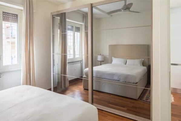 2 Schlafzimmer, Zimmersafe, Schreibtisch, kostenloses WLAN