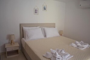 2 bedrooms, in-room safe, iron/ironing board, free WiFi