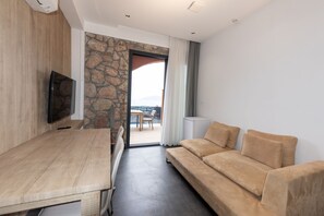 Panoramic Apartment | Living area | 65-inch Smart TV with satellite channels, TV - Bodrum Akkartal Panoramic Konaklama Tesisi   (Bodrum)