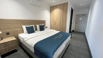 Bureau, Wi-Fi gratuit, draps fournis