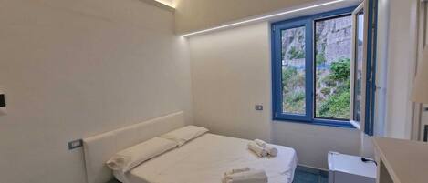 Design Double Room, 1 Queen Bed, Sea View | Laptop workspace, free WiFi, bed sheets