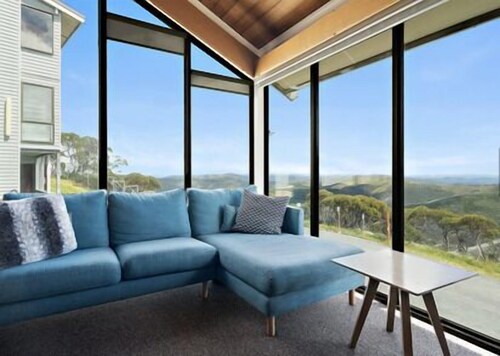 Beautiful Spacious Ski Chalet