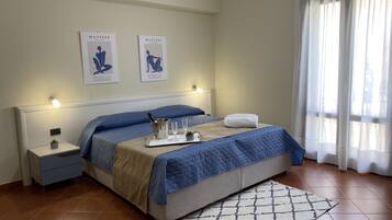 2 bedrooms, desk, free WiFi, bed sheets