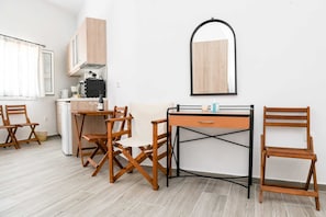 Studio | Living area