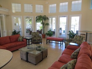 Interior - Windsor Palms 3 bd Condo - Long size pool - free wifi - 3 miles to Disney (Kissimmee)