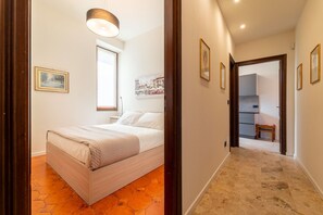 3 slaapkamers, een strijkplank/strijkijzer, gratis wifi, beddengoed