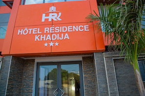 Front of property - Hôtel Résidence Khadija (Thies)