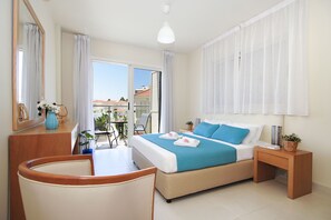 3 bedrooms, iron/ironing board, free Internet, bed sheets