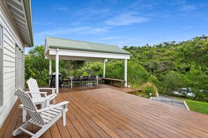 Outdoor dining - At the end of a quiet beach lane, bordered by National Park and rolling dunes (Sorrento)