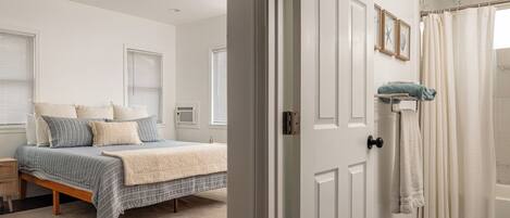 5 habitaciones, tabla de planchar con plancha y cuna de viaje