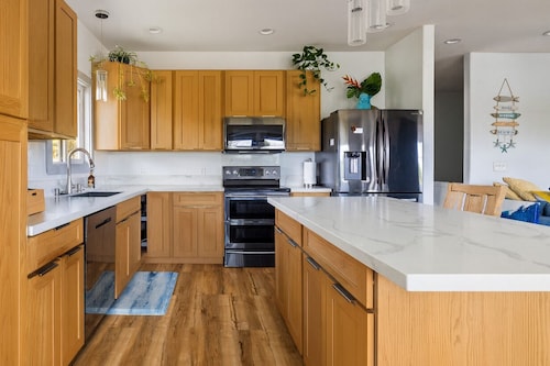 "Hina Hideaway", Views, AC, Walkable to Beach