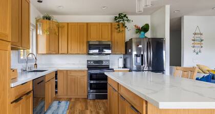 "Hina Hideaway", Views, AC, Walkable to Beach