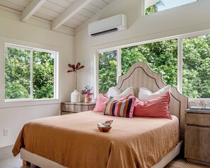 2 bedrooms, travel crib, free WiFi, bed sheets
