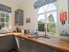 Refrigerador, lavavajillas, tetera/pava eléctrica, tostadora