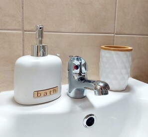 Handtücher, Seife, Toilettenpapier