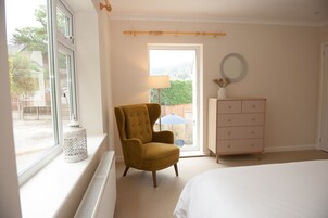 4 habitaciones, decoración personalizada y muebles diferentes 