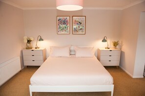 4 quartos, individualmente decorados, individualmente mobiliados