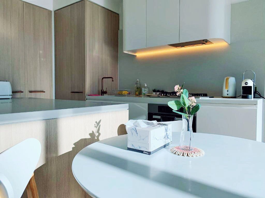 Geladeira, micro-ondas, fogão, cooktop