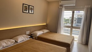 Family Quadruple Room | Soundproofing - Hotel Unnati (Chhatrapati Sambhajinagar)