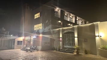 Mặt tiền nơi lưu trú