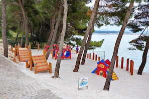 Children’s play area – outdoor