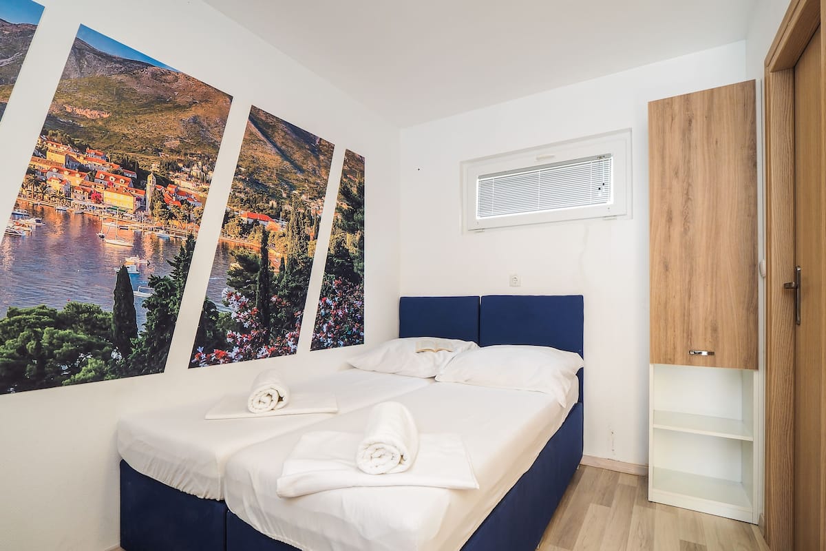 Premium Studio | 3 bedrooms, free WiFi