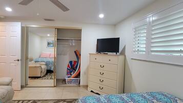 2 slaapkamers, een strijkplank/strijkijzer, reisbedje, gratis wifi