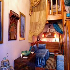 Junior Twin Room | Soundproofing, free WiFi, bed sheets - Riad Rchacha (Fes)
