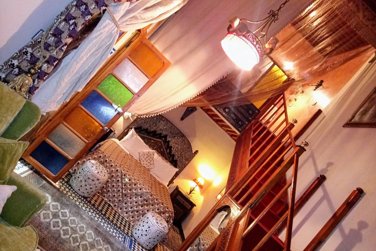 Luxury Suite, 1 Queen Bed | Soundproofing, WiFi (free), bed sheets