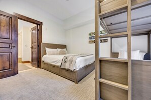 3 quartos, ferros/tábuas de passar roupa, Wi-Fi de cortesia