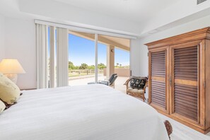 2 bedrooms, travel crib, free WiFi, bed sheets - Oceanfront 2/2 Condo; Short walk to Pool & Beach! . (Palm Coast)