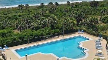 حمّام سباحة خارجي، حمّام سباحة مُدفَّأ