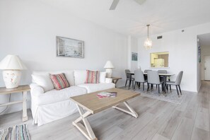 Smart TV, table tennis, books, music library - Oceanfront 2/2 Condo; Short walk to Pool & Beach! . (Palm Coast)