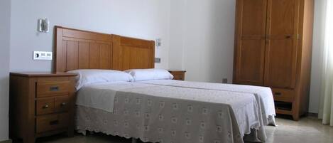 9 bedrooms, WiFi, bed sheets