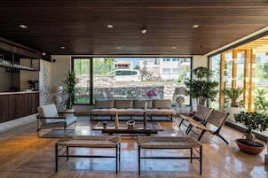 Lobby lounge